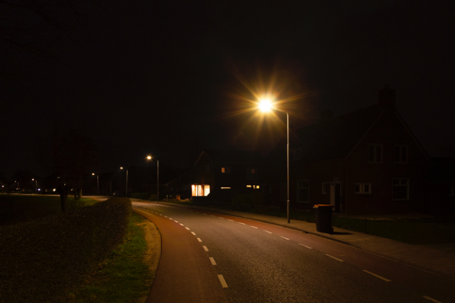 Lantaarnpaal die 100% licht afgeeft