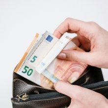 Portemonnee met euro biljetten
