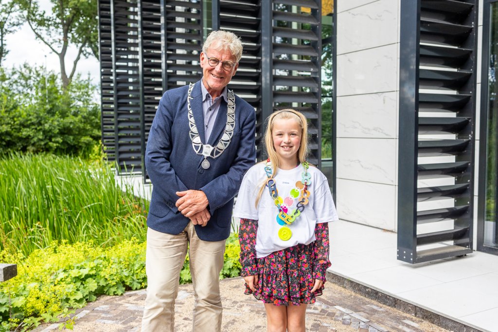 Burgemeesster Oebele Brouwer met Jildau