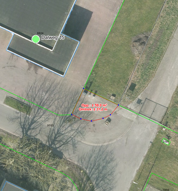 Perceel snippergroen gelegen aan Dalweg 15 in Surhuisterveen