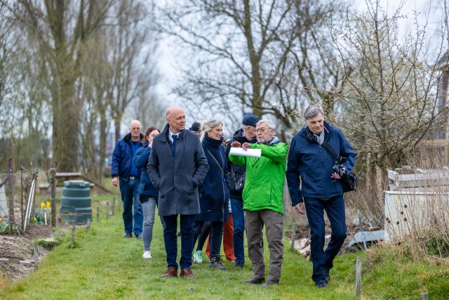 Dorpskuier met burgemeester De Vries: Het groene dorp Buitenpost