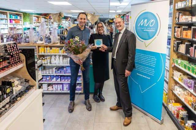 Drogisterij Helfrich ontvangt MVO vignet