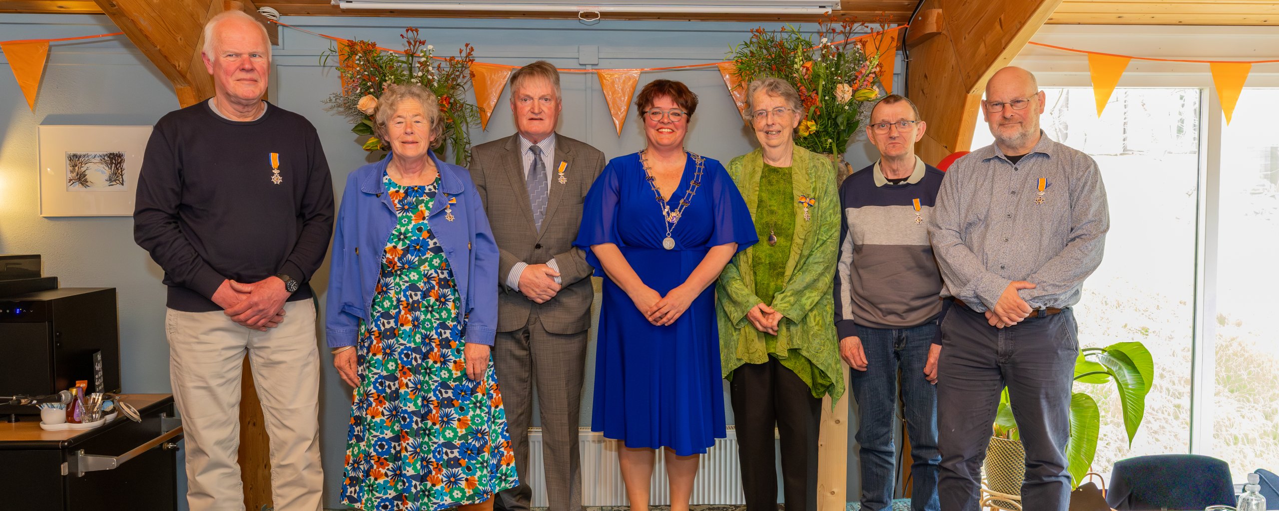 Gedecoreerden en burgemeester Tytsy Willemsma