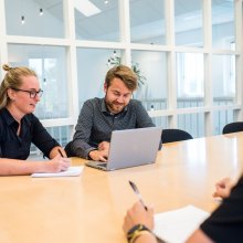 Medewerkers in de vergaderzaal