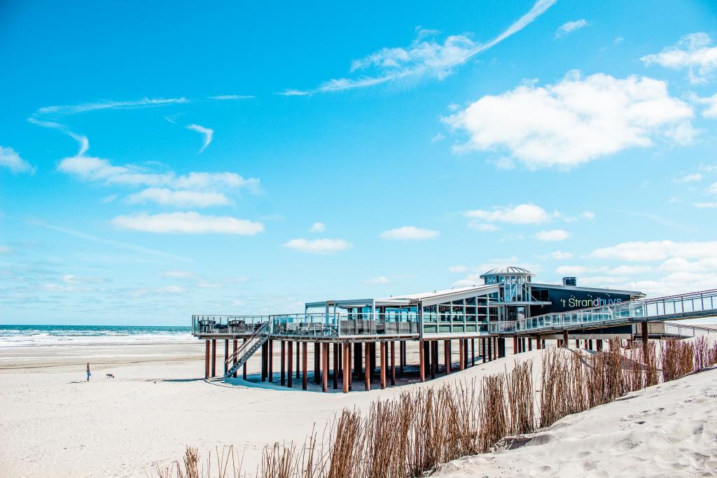 Strandpaviljoen in Buren