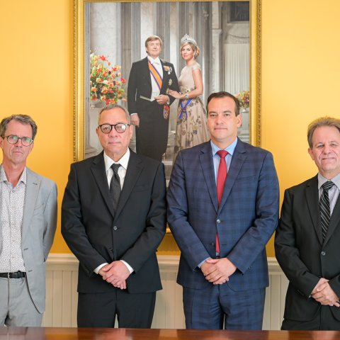 Minister van Economische Zaken, Communicatie en Duurzame Ontwikkeling, mr. Geoffrey Wever, introduceert de nieuwe leden van de Raad van Commissarissen (RvC) van Post Aruba N.V. 