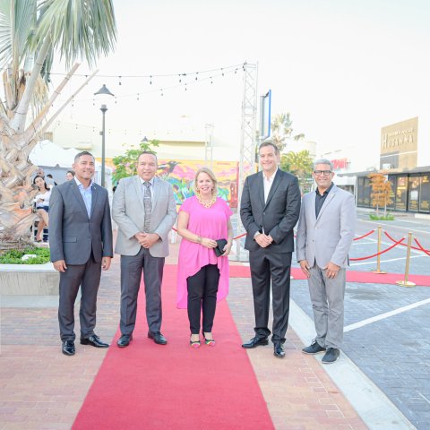 Plasa Comercio ta marca comienso di revitalisacion di Oranjestad