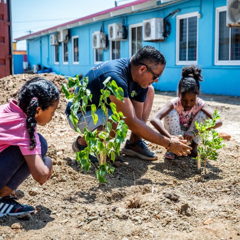 Colegio Hilario Angela ta Inaugura su Hardin di Alimentacion.