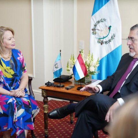Prime Minister Evelyn Wever-Croes and  the new President of Guatemala, Mr. Bernardo Arévalo.