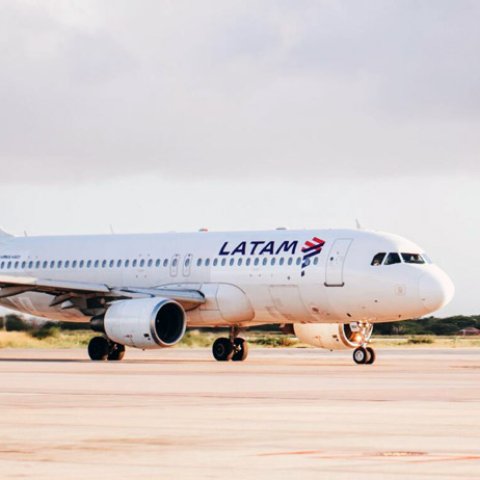 Plane LATAM Airlines