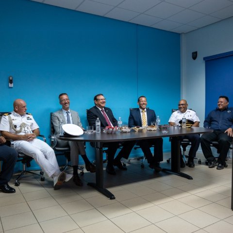 Minister di Husticia hunto cu Gobernador di Aruba S.E. Alfonso Boekhoudt a bishita KIA.