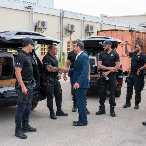 Minister di Husticia hunto cu Gobernador di Aruba S.E. Alfonso Boekhoudt a bishita KIA.