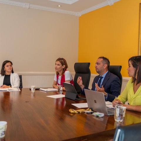Ministerio di Salud Publico hunto cu AZV a haya presentacion di Setar NV riba e avancenan di e proyecto pa digitalisa sector di cuido.
