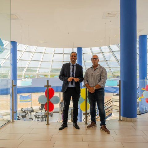 Minister di Turismo & Salud Publico Dangui Oduber ta bishita MFA Savaneta hunto cu representante di Healthy Lifestyle Center. 