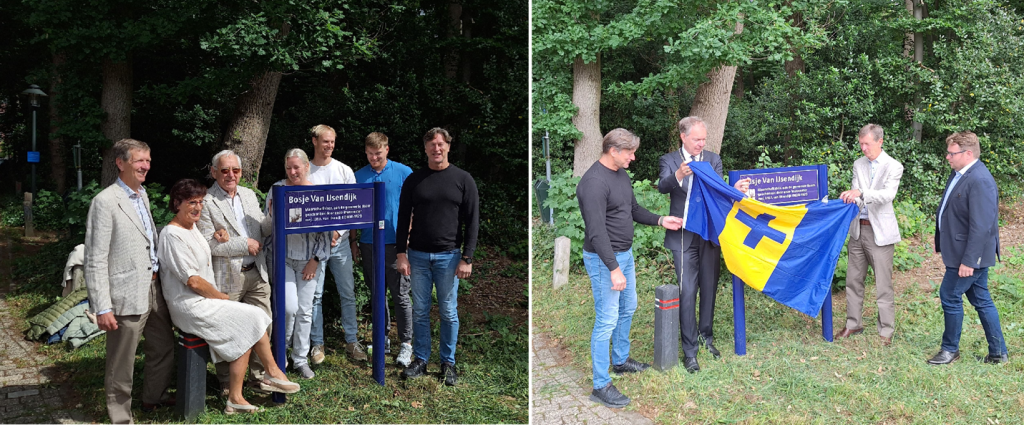 Erfgenamen Van IJsendijk kijken toe bij de onthulling van het naambord 'Bosje van IJsendijk'