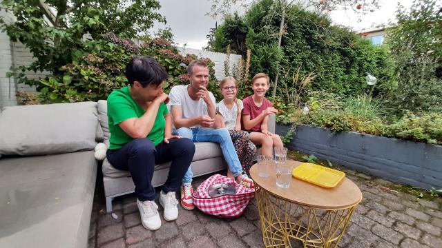 Familie boonstra in de tuin