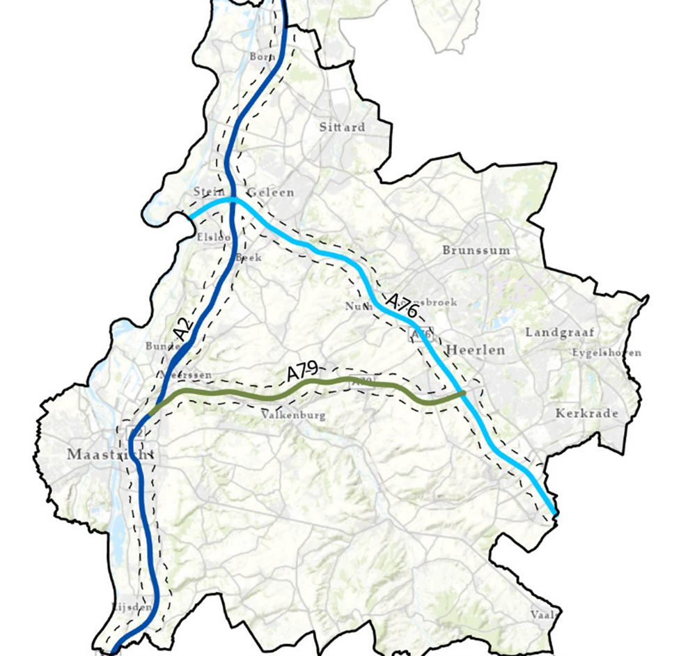 Kaart Zuid-Limburg met van Zuid naar Noord autosnelweg A2, West naar Oost de A79 en van Zuid-Oost naar Noord-West de A76; toelichting in tekst boven afbeelding.