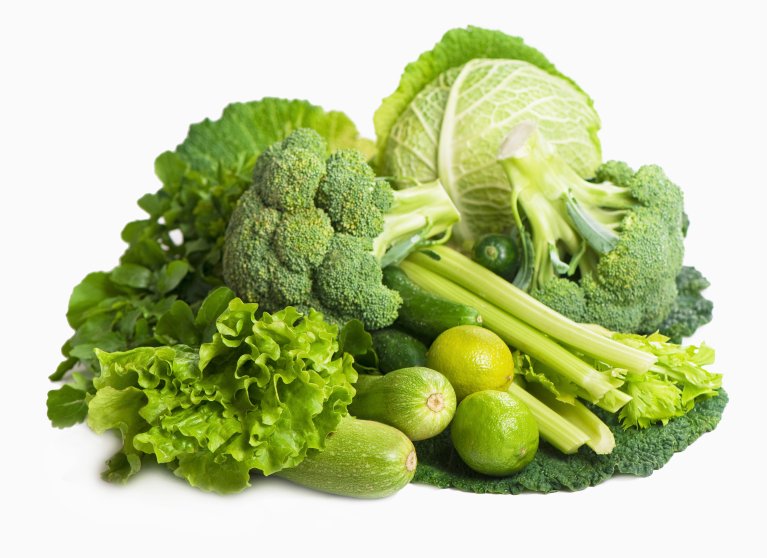 Sla, broccoli, groene kool, bleekselderij en courgette op een hoopje bij elkaar