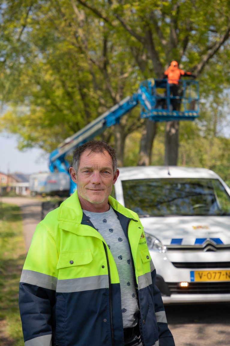 College Ronnie voor bij snoeiwerkzaamheden buitendienst