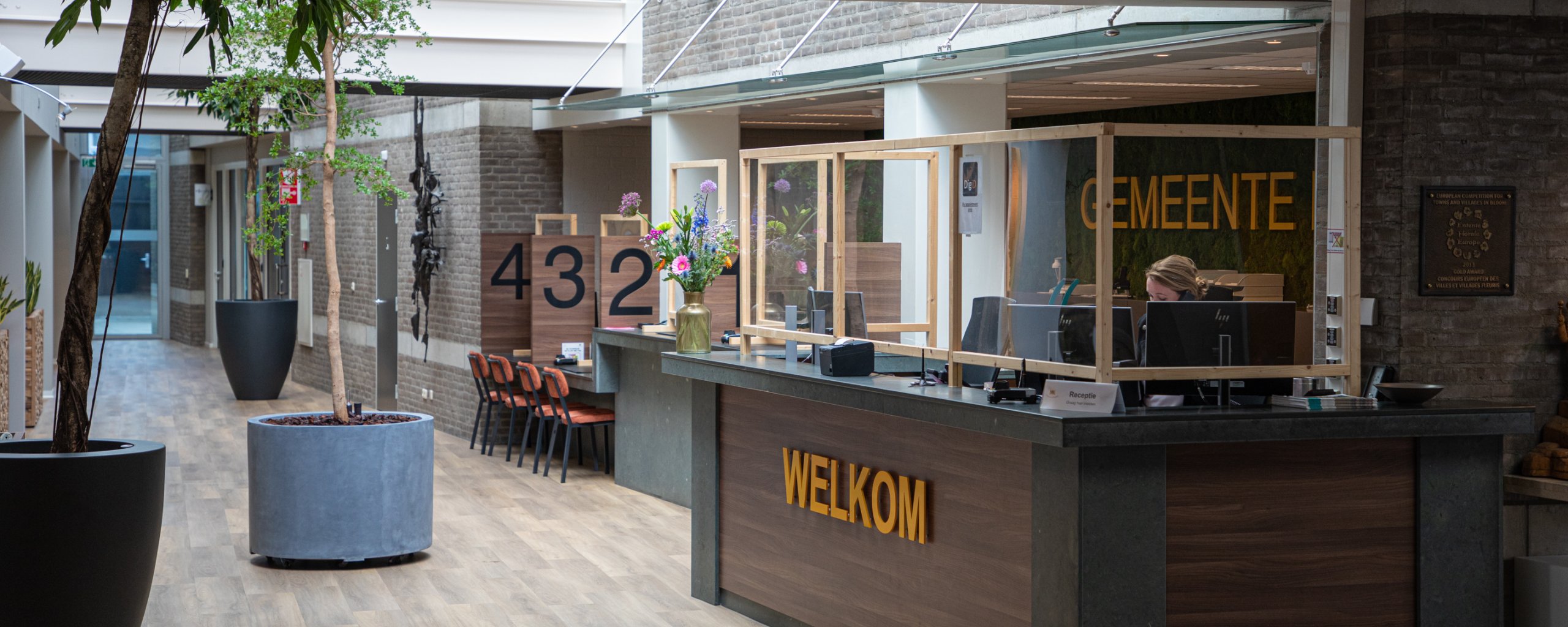 Gemeentehuis Bergeijk vanaf de buitenzijde