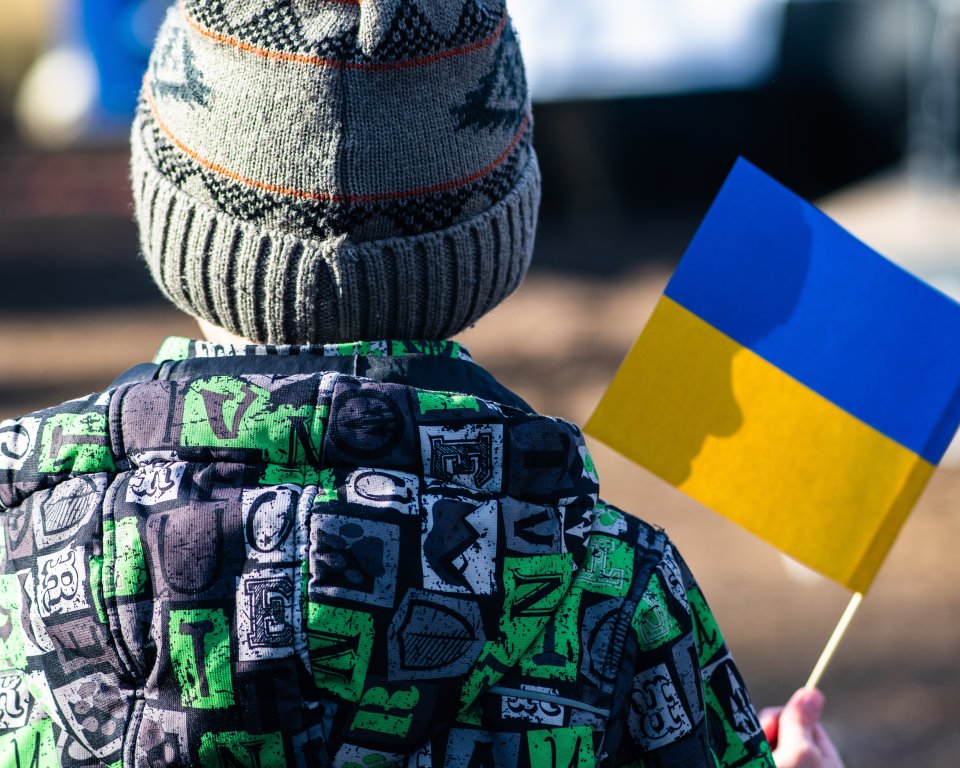 Kind met vlag Oekraine