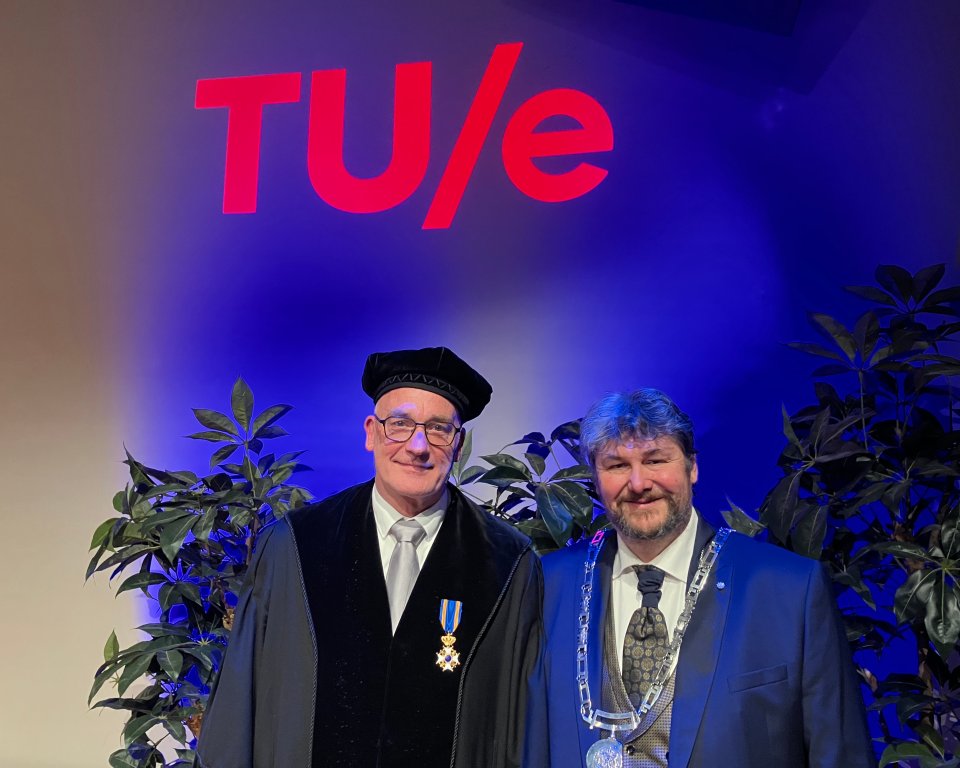 Gedecoreerde Ton de Kok samen met locoburgemeester Marko van Dalen