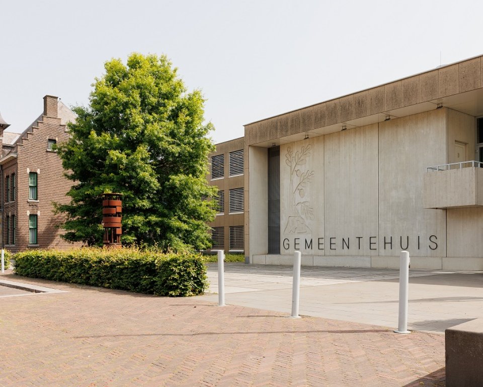 Oude raadhuis en het gemeentehuis van Bergeijk