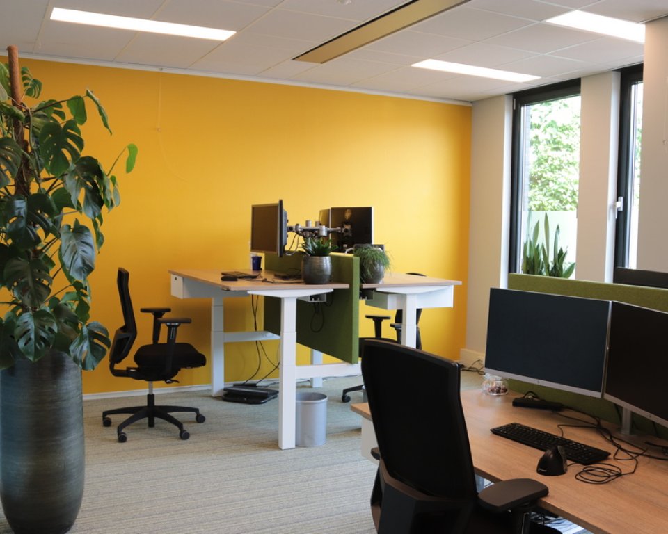 Kantoorruimte met 4 werkplekken