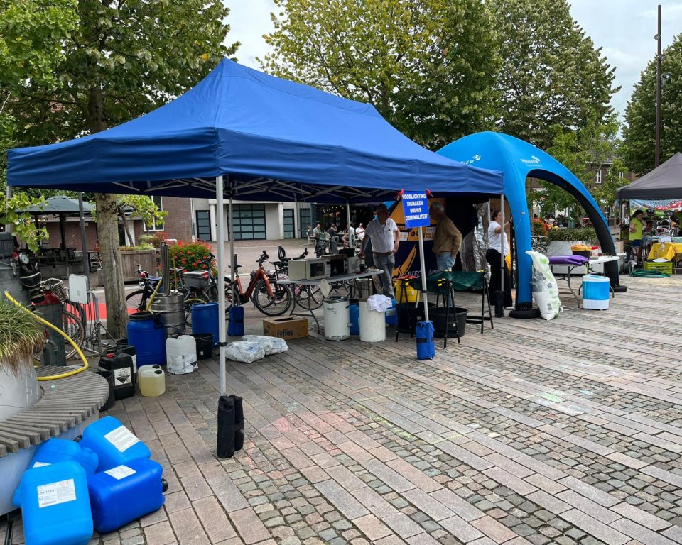 Twee tenten met verschillende vaten