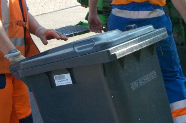 ophalen huisvuil afvalcontainer