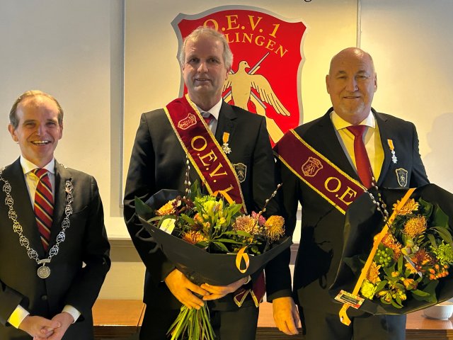 Foto met van links naar recht, burgemeester Mark Slinkman, Norbert Heijmink en Marcel Polman
