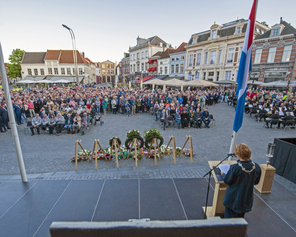 Burgemeester Mulder toespraak 4 mei op de grote markt in Bergen op Zoom