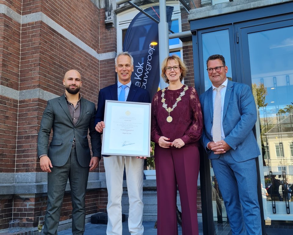 Burgemeester en wethouder met directeur De Kok Bouwgroep.