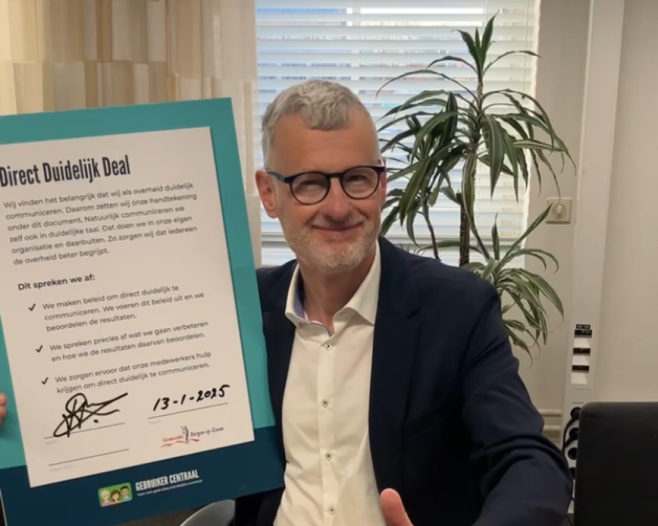 Wethouder Verroen ondertekent de Direct Duidelijk Deal