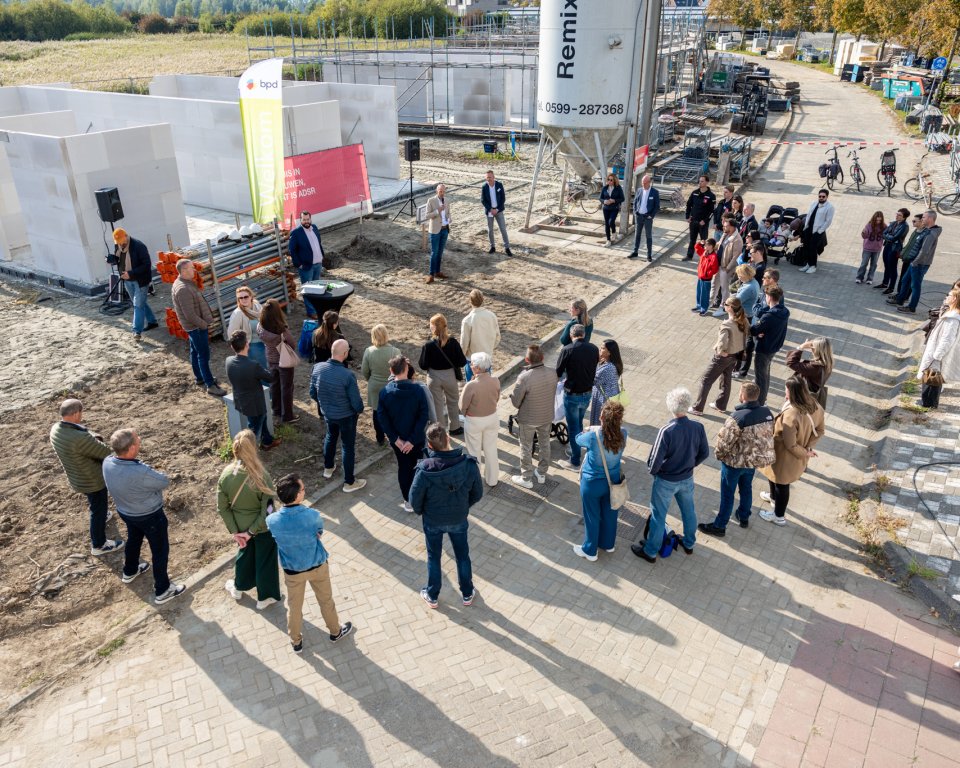 Zuidzicht - groep genodigden van bovenaf gefotografeerd