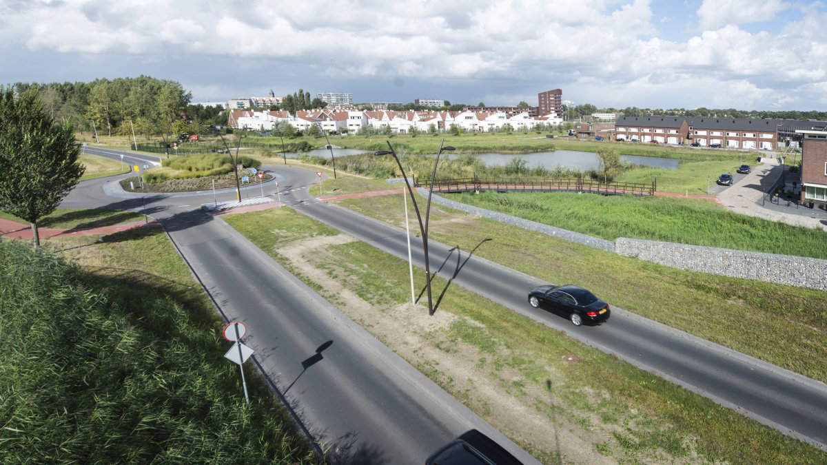 Flitspalen moeten verkeersveiligheid op drukke kruising in Halsteren verbeteren