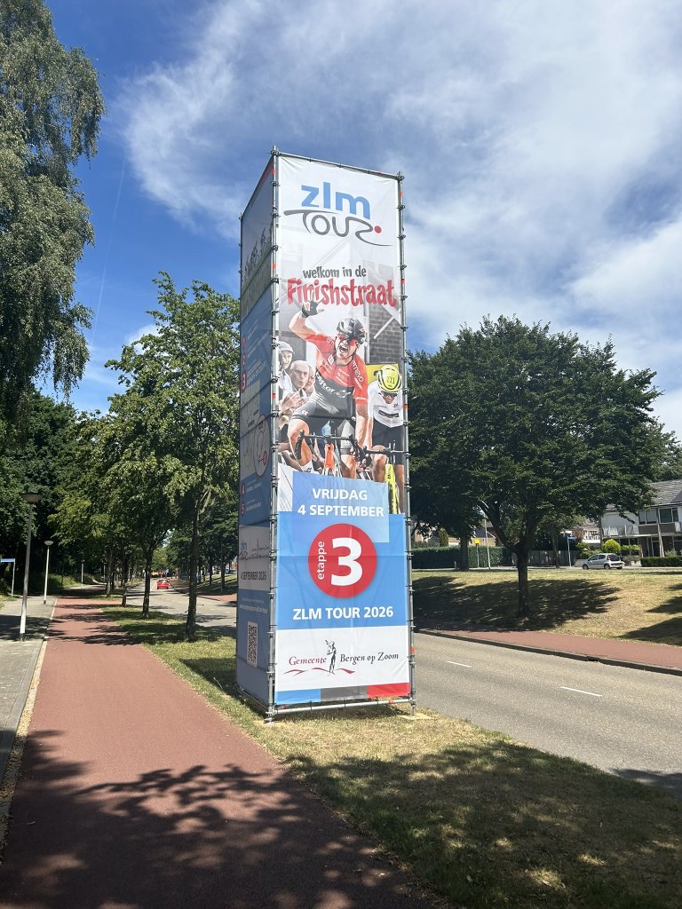 Zuil met info over de ZLM Tour