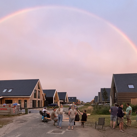 Buurtbewoners aan het bbqen 