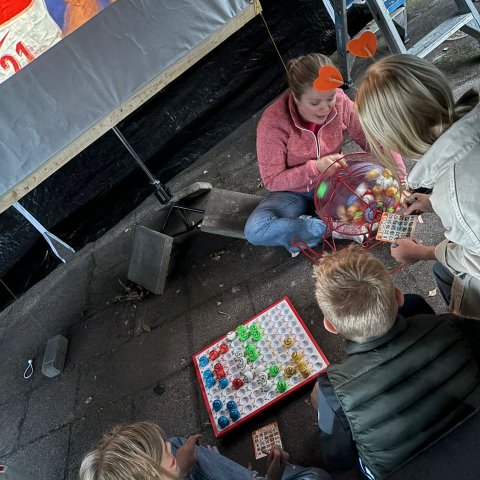 kinderen doen spelletjes