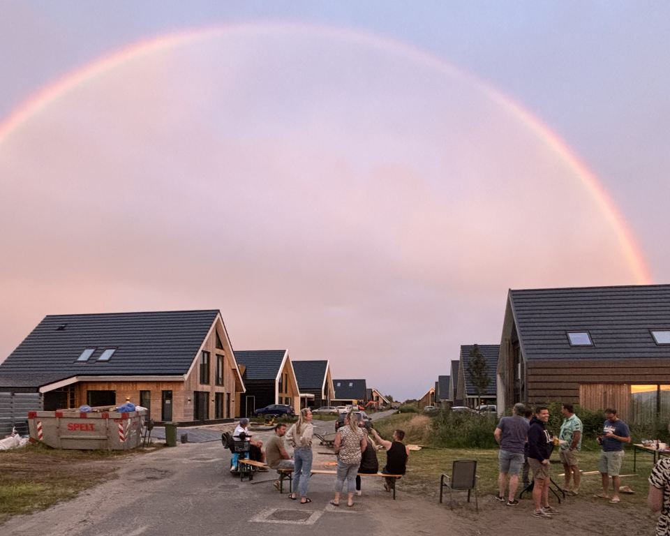 Buurtbewoners aan het bbqen 