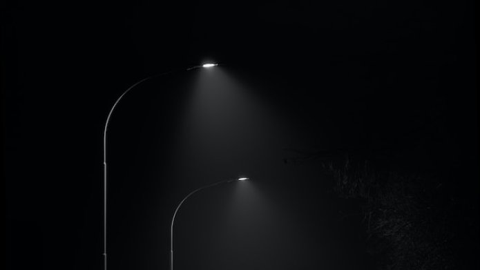 Straatverlichting in het donker