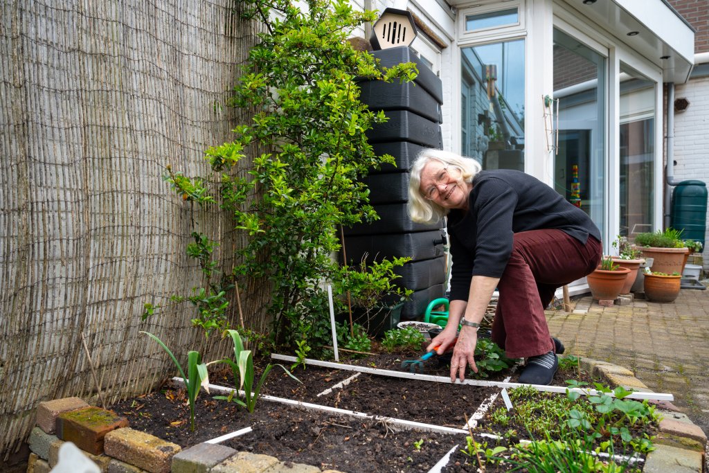 Marijke in haar tuin