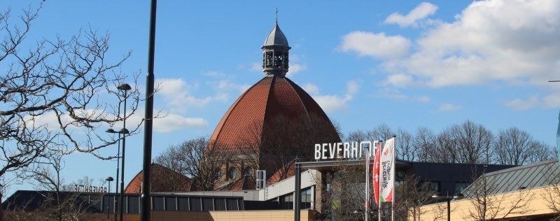 Winkelcentrum de Beverhof en St. Agathakerk