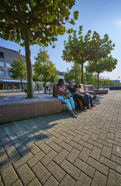 Ouderen op de oude Breestraat gemeente Beverwijk