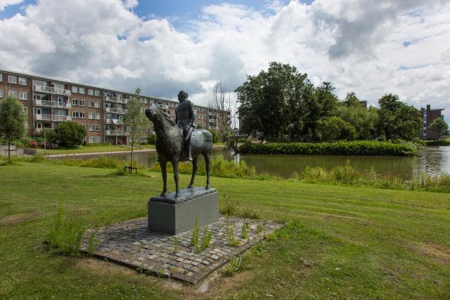 Standbeeld bij Oosterwijk Beverwijk