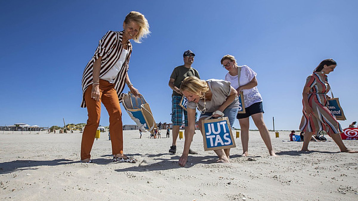 Strandspeurtocht tijdens World Cleanup Day