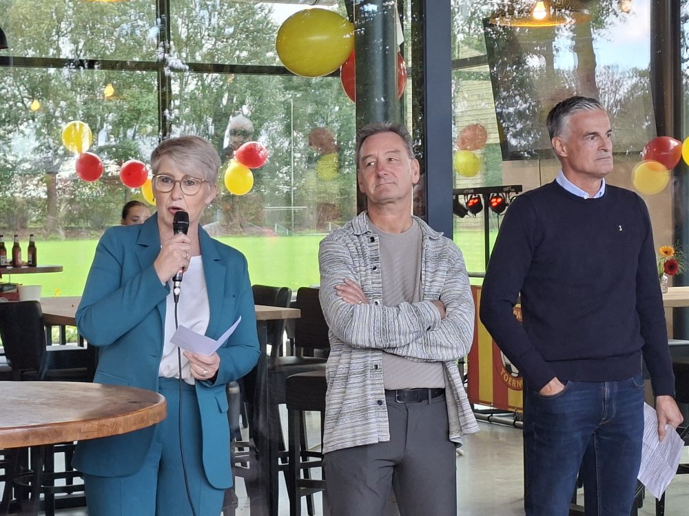 Foto: Nieuwe multifunctionele accommodatie op sportpark De Smeel in Casteren feestelijk geopend