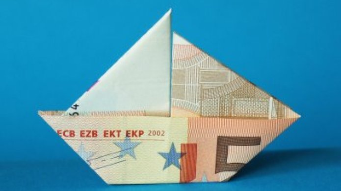Origami boot van een biljet van 50 euro