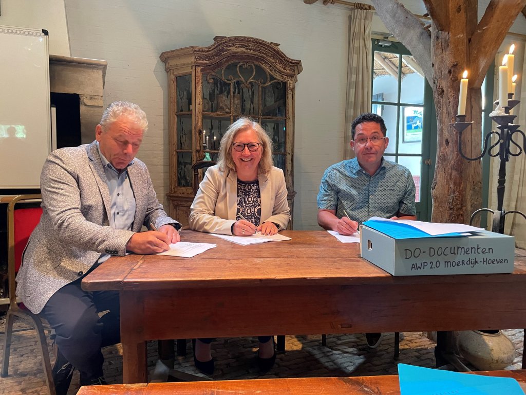 Ondertekening Realisatieovereenkomst renovatie persstation Moerdijk - AWP 2.0