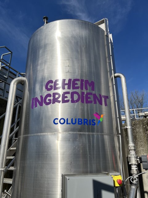 Ludieke namen voor de onderdelen van de proefinstallatie helpen bij de uitleg van de stappen in het proces